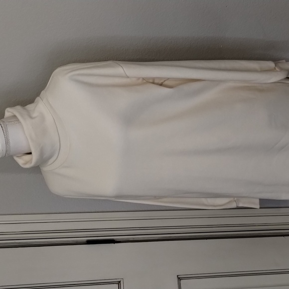 PrettyLittleThings Women's size 4 Cream Oversized Sweat Roll Neck Jumper… - Picture 3 of 10